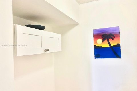 Condo in Bal Harbour, Florida, 2 bedrooms  № 1936149 - photo 18