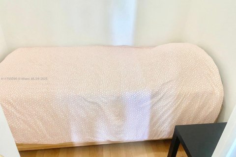 Condo in Bal Harbour, Florida, 2 bedrooms  № 1936149 - photo 19