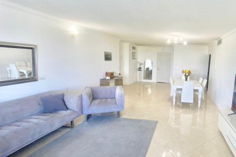 Condo in Bal Harbour, Florida, 2 bedrooms  № 1936149 - photo 4