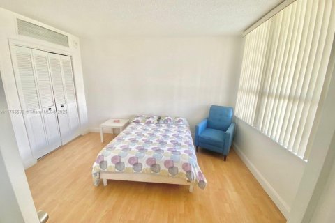 Condo in Bal Harbour, Florida, 2 bedrooms  № 1936149 - photo 6