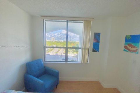 Condo in Bal Harbour, Florida, 2 bedrooms  № 1936149 - photo 13