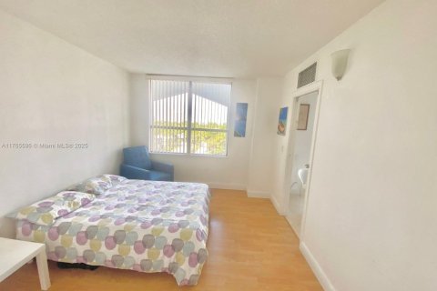 Condo in Bal Harbour, Florida, 2 bedrooms  № 1936149 - photo 8