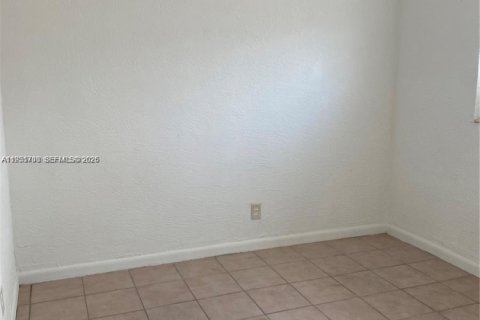 Commercial property in Pompano Beach, Florida 177.81 sq.m. № 2008244 - photo 2