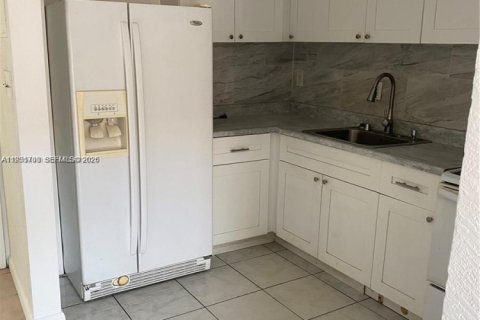 Commercial property in Pompano Beach, Florida 177.81 sq.m. № 2008244 - photo 5