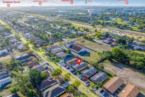 Commercial property in Pompano Beach, Florida 177.81 sq.m. № 2008244 - photo 8