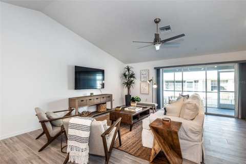 Appartement à louer à Punta Gorda, Floride: 2 chambres, 127.93 m2 № 215116 - photo 6