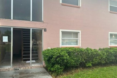 Condominio en alquiler en Orlando, Florida, 2 dormitorios, 77.11 m2 № 1901774 - foto 1
