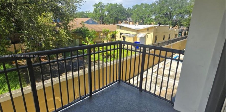 Condo in Miami, Florida, 2 bedrooms № 1892821