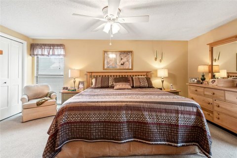 House in Tampa, Florida 4 bedrooms, 210.05 sq.m. № 1831697 - photo 24