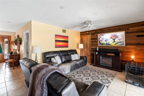 House in Tampa, Florida 4 bedrooms, 210.05 sq.m. № 1831697 - photo 9