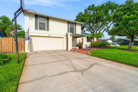 House in Tampa, Florida 4 bedrooms, 210.05 sq.m. № 1831697 - photo 5