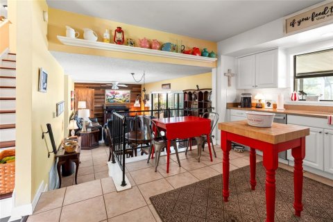 House in Tampa, Florida 4 bedrooms, 210.05 sq.m. № 1831697 - photo 17