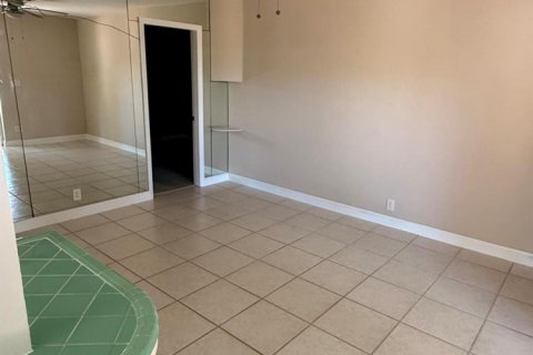 Townhouse in Pompano Beach, Florida 2 bedrooms, 144.18 sq.m. № 2083413 - photo 5