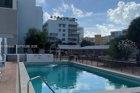 Appartement à louer à Sunny Isles Beach, Floride: 2 chambres, 87.05 m2 № 2024026 - photo 13