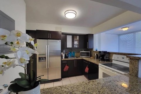 Appartement à louer à Sunny Isles Beach, Floride: 2 chambres, 87.05 m2 № 2024026 - photo 6