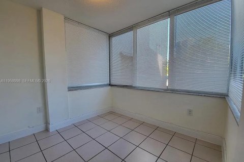 Appartement à louer à Sunny Isles Beach, Floride: 2 chambres, 87.05 m2 № 2024026 - photo 8