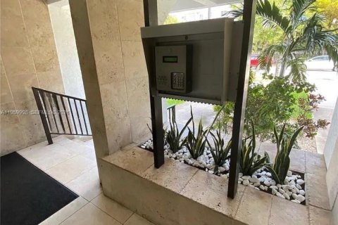 Appartement à louer à Sunny Isles Beach, Floride: 2 chambres, 87.05 m2 № 2024026 - photo 2