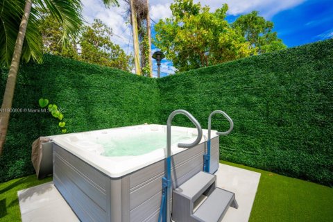 Villa ou maison à vendre à Miami, Floride: 3 chambres № 1966212 - photo 29