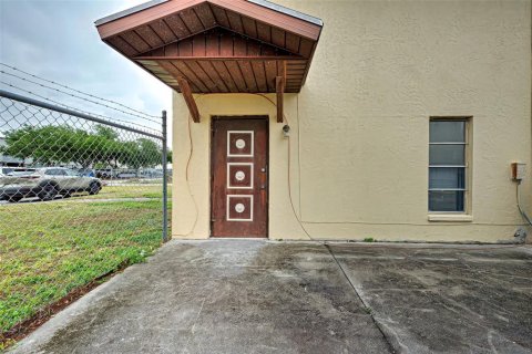 Commercial property in Englewood, Florida 473.89 sq.m. № 1733927 - photo 11