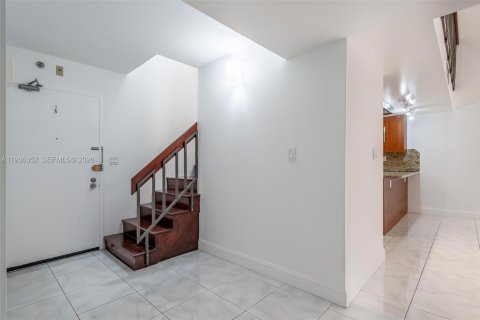 Townhouse in Aventura, Florida 3 bedrooms, 232.26 sq.m. № 1995061 - photo 6