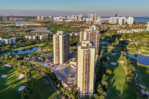 Townhouse in Aventura, Florida 3 bedrooms, 232.26 sq.m. № 1995061 - photo 26