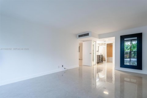 Townhouse in Aventura, Florida 3 bedrooms, 232.26 sq.m. № 1995061 - photo 16