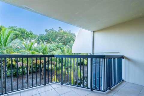 Townhouse in Aventura, Florida 3 bedrooms, 232.26 sq.m. № 1995061 - photo 12