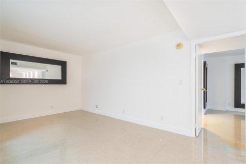 Townhouse in Aventura, Florida 3 bedrooms, 232.26 sq.m. № 1995061 - photo 15