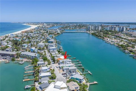 Casa en venta en Treasure Island, Florida, 3 dormitorios, 256.22 m2 № 1802299 - foto 9