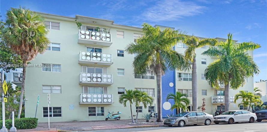 Condo in Miami Beach, Florida, 2 bedrooms № 1895298