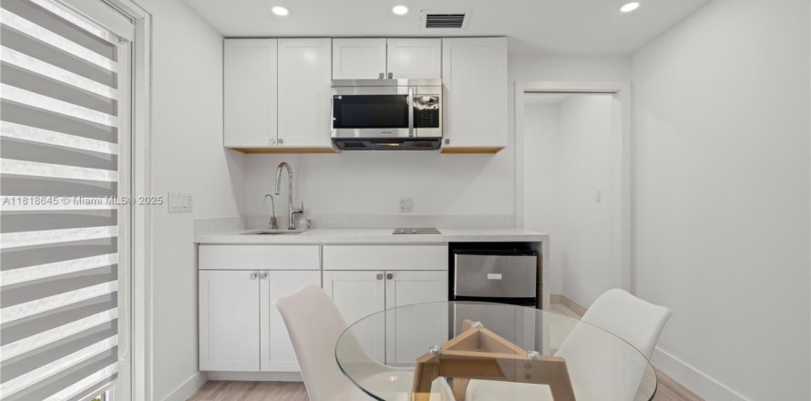 Immobilier commercial à Miami, Floride 1 chambre, 101.91 m2 № 1787067