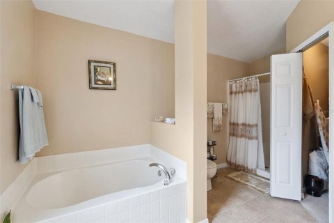 House in Kissimmee, Florida 4 bedrooms, 180.42 sq.m. № 2101101 - photo 12
