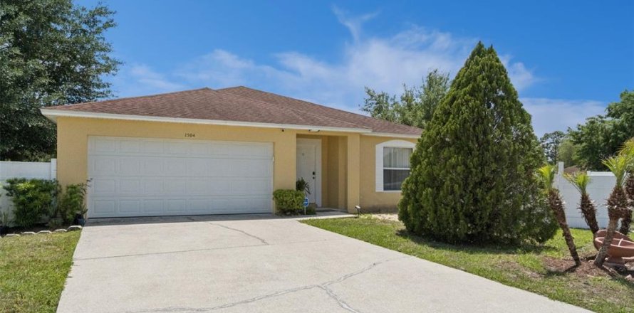 House in Kissimmee, Florida 4 bedrooms, 180.42 sq.m. № 2101101