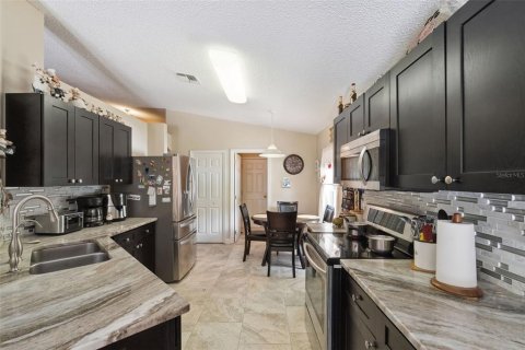 House in Kissimmee, Florida 4 bedrooms, 180.42 sq.m. № 2101101 - photo 5