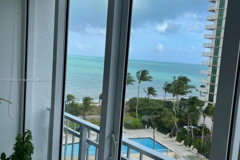 Copropriété à louer à Key Biscayne, Floride: 3 chambres, 219.81 m2 № 1939746 - photo 3