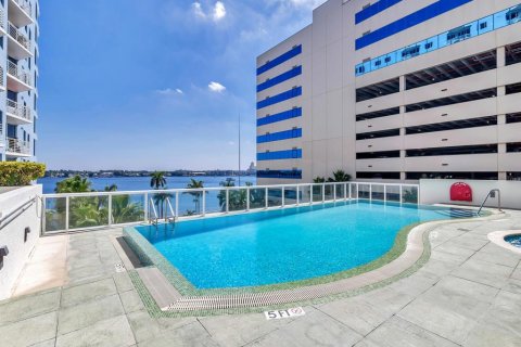 Condo in West Palm Beach, Florida, 2 bedrooms  № 2175468 - photo 17