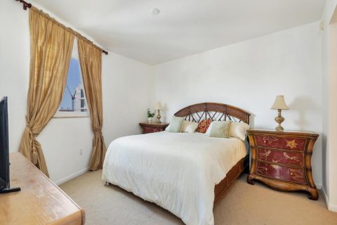 Condo in West Palm Beach, Florida, 2 bedrooms  № 2175468 - photo 10