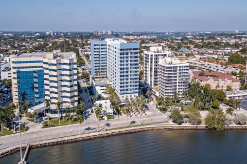 Condo in West Palm Beach, Florida, 2 bedrooms  № 2175468 - photo 26