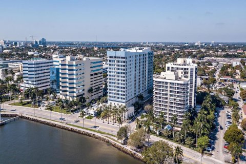 Condo in West Palm Beach, Florida, 2 bedrooms  № 2175468 - photo 24
