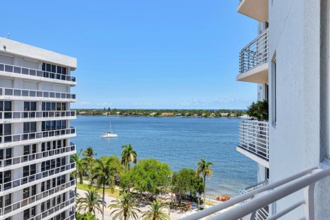 Condo in West Palm Beach, Florida, 2 bedrooms № 2175468