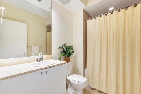 Condo in West Palm Beach, Florida, 2 bedrooms  № 2175468 - photo 12