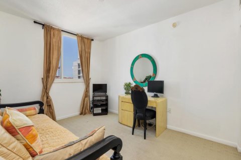 Condo in West Palm Beach, Florida, 2 bedrooms  № 2175468 - photo 13