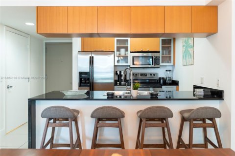 Condo in Miami, Florida, 1 bedroom  № 1997141 - photo 10