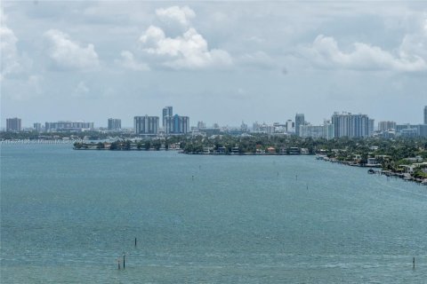 Condo in Miami, Florida, 1 bedroom  № 1997141 - photo 29