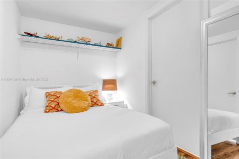 Condo in Miami, Florida, 1 bedroom  № 1997141 - photo 19