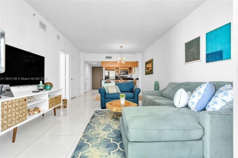 Condo in Miami, Florida, 1 bedroom  № 1997141 - photo 4