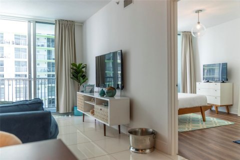 Condo in Miami, Florida, 1 bedroom  № 1997141 - photo 11