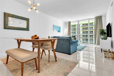 Condo in Miami, Florida, 1 bedroom  № 1997141 - photo 2