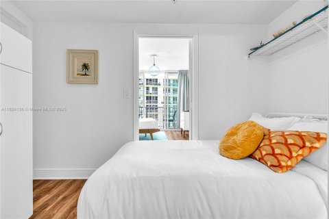 Condo in Miami, Florida, 1 bedroom  № 1997141 - photo 18