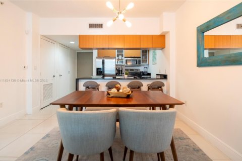 Condo in Miami, Florida, 1 bedroom  № 1997141 - photo 7